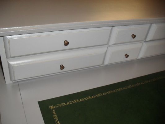 secrétaire en merisier décapé puis peint en gris clair vaucluse